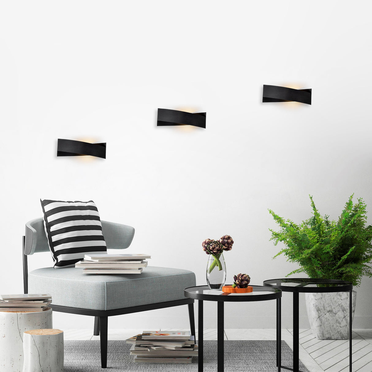 Lampada da parete in metallo nero Nebula