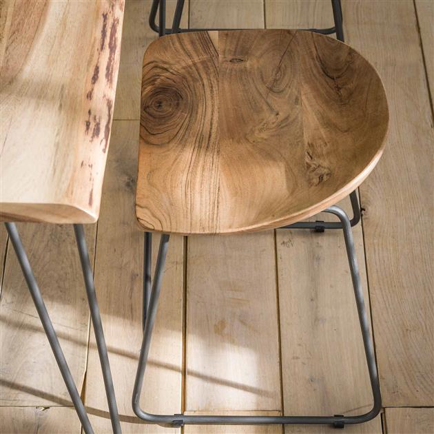 Set di 2 sgabelli bassi industriali in legno di acacia Novi - Altezza seduta 52 cm - Senza schienale