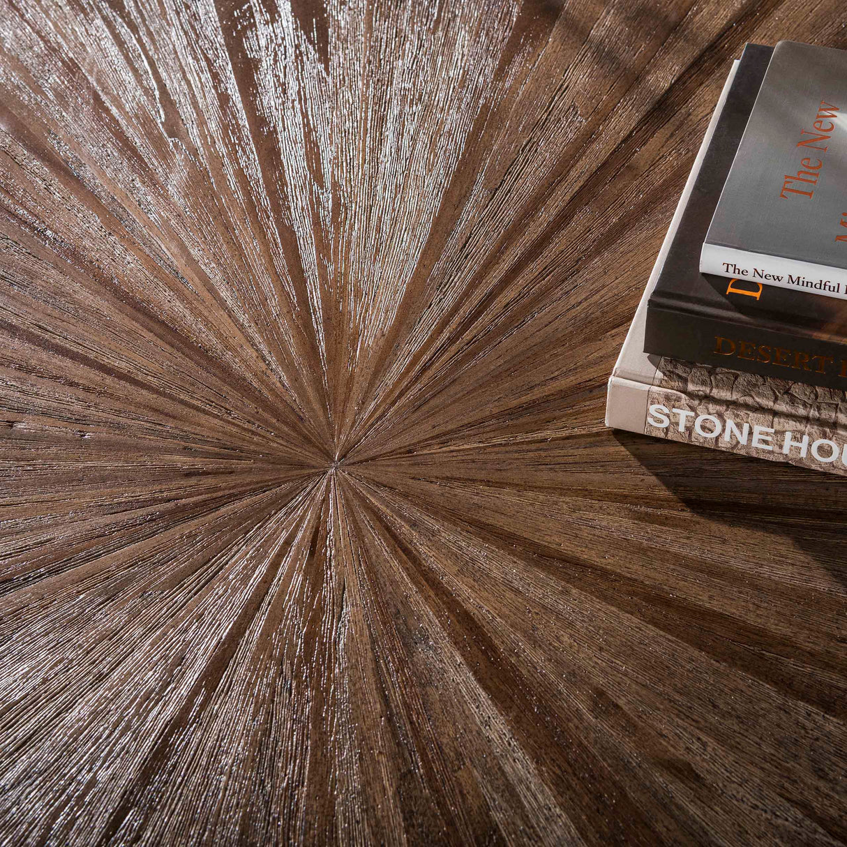 Set di 2 tavolini organici in teak marrone scuro Myla