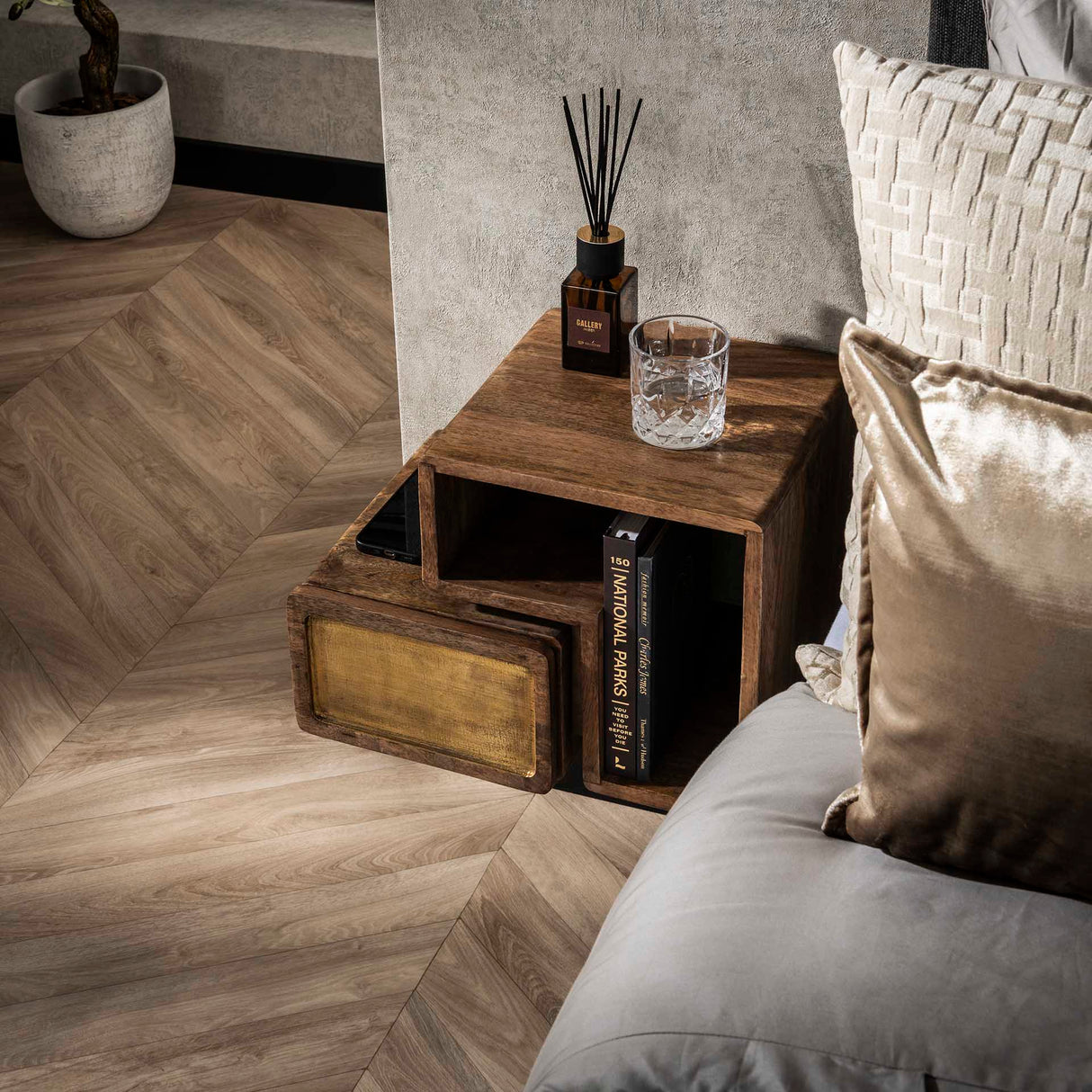 Solano set di 2 comodini in ottone massiccio color sabbia mango
