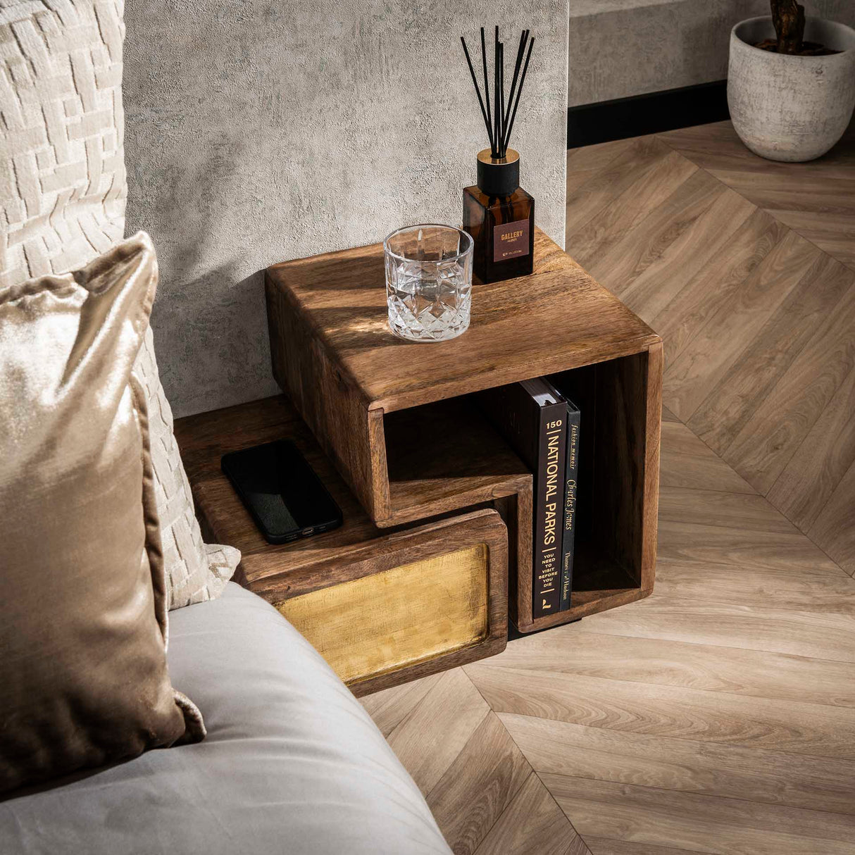 Solano set di 2 comodini in ottone massiccio color sabbia mango