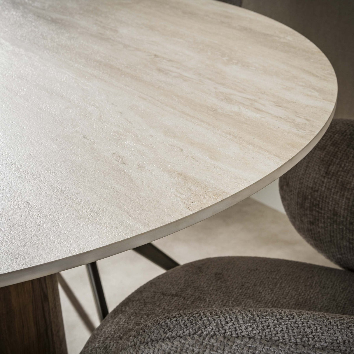 Tavolo da pranzo rotondo Jimi Ø120 cm in ceramica travertino beige