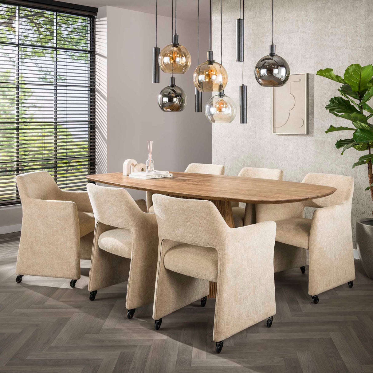 Eetkamerstoelen - Set van 2 Eetkamerstoelen Capri Jaroq zand Stof op wieltjes - Dimehouse