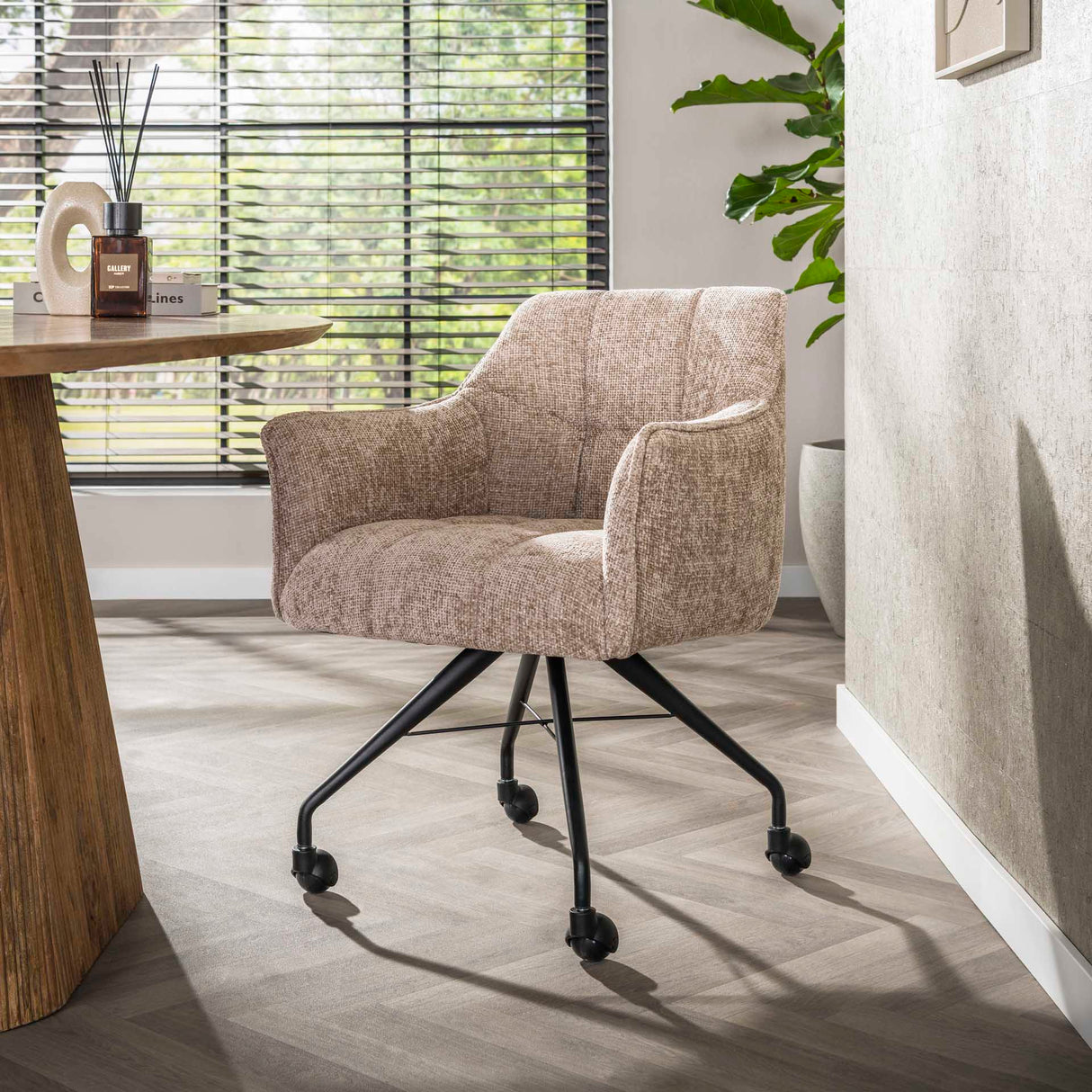 Set di 2 sedie da pranzo in tessuto Tova Hoven Rich Sand con ruote