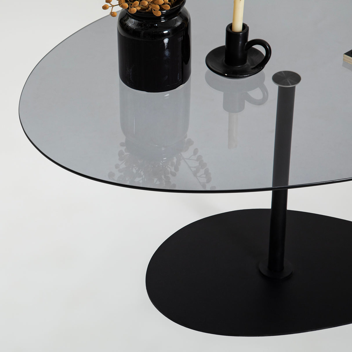 Tavolino da caffè dal design organico in vetro colorato Torpo - Struttura in metallo nero