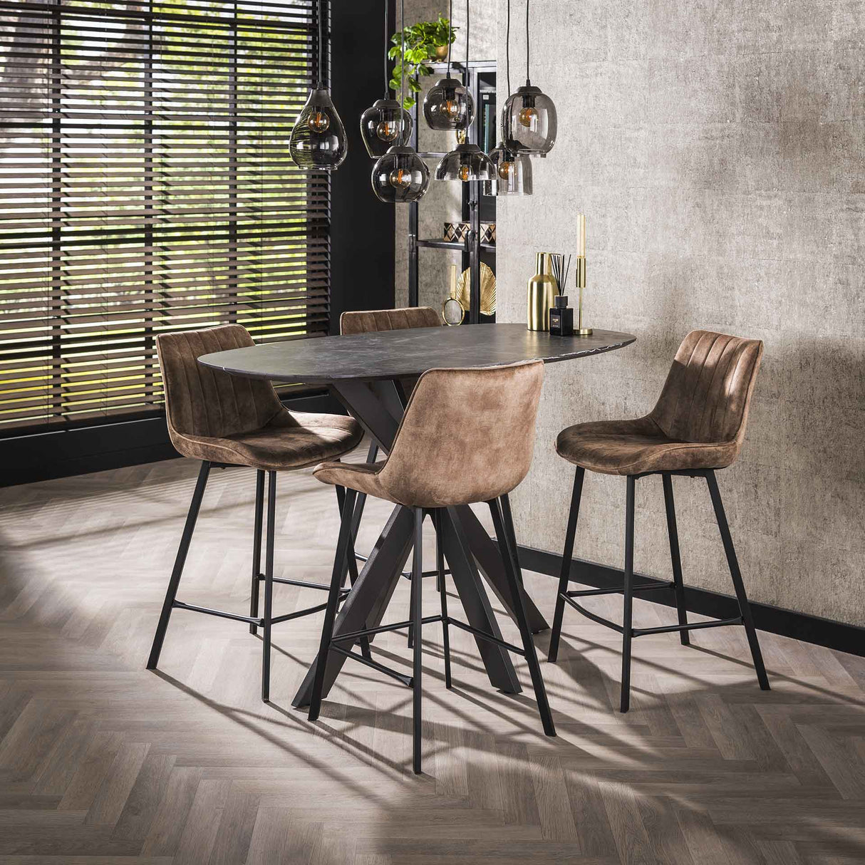 Tavolo da bar ovale danese Iris 140x80 cm con gambe a ragno effetto ceramica