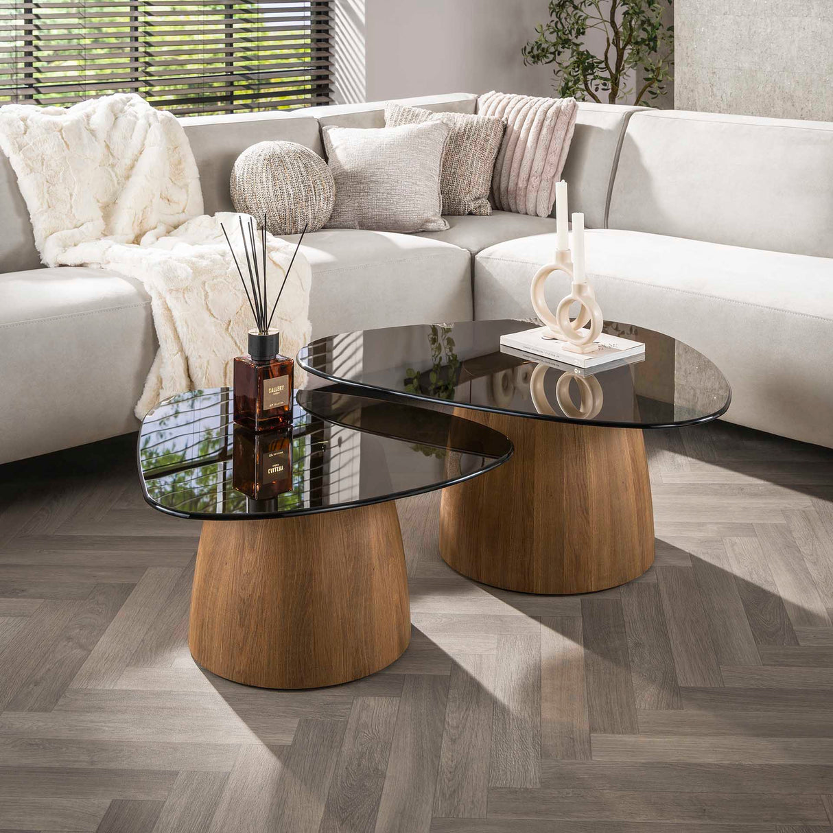 Salontafels - Set van 2 driehoekige salontafels Marea brons glas 91x71 cm - Dimehouse