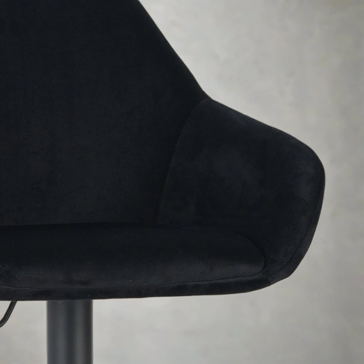 Sgabello da bar Venom in velluto nero - Sedia da bar girevole regolabile con braccioli