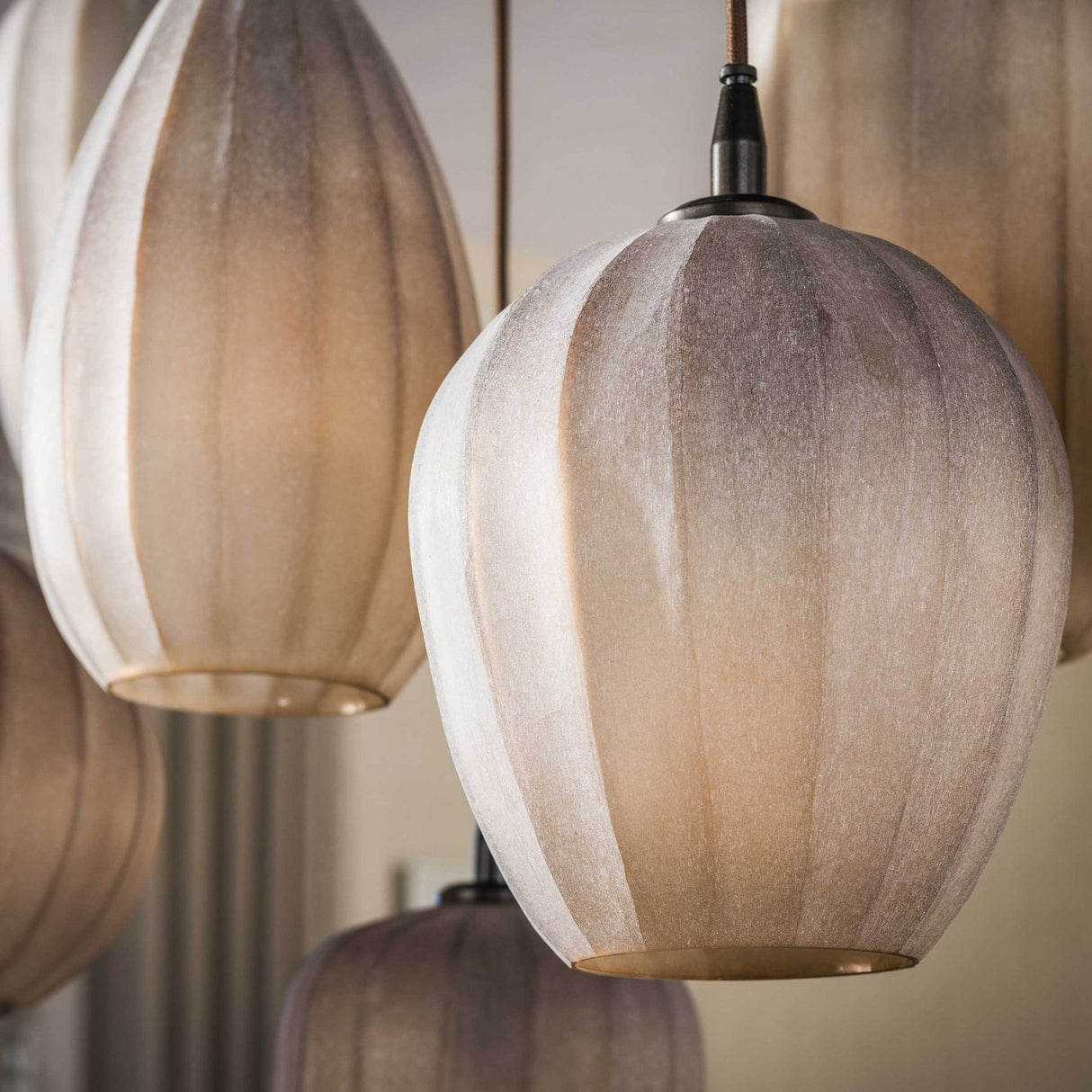 Hanglampen - Hanglamp 7 - lichts bruin frosted glas Arda - Dimehouse