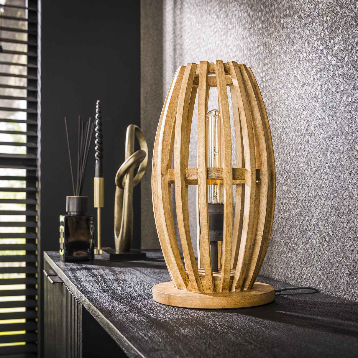 Lampada da tavolo in legno di mango Jalou