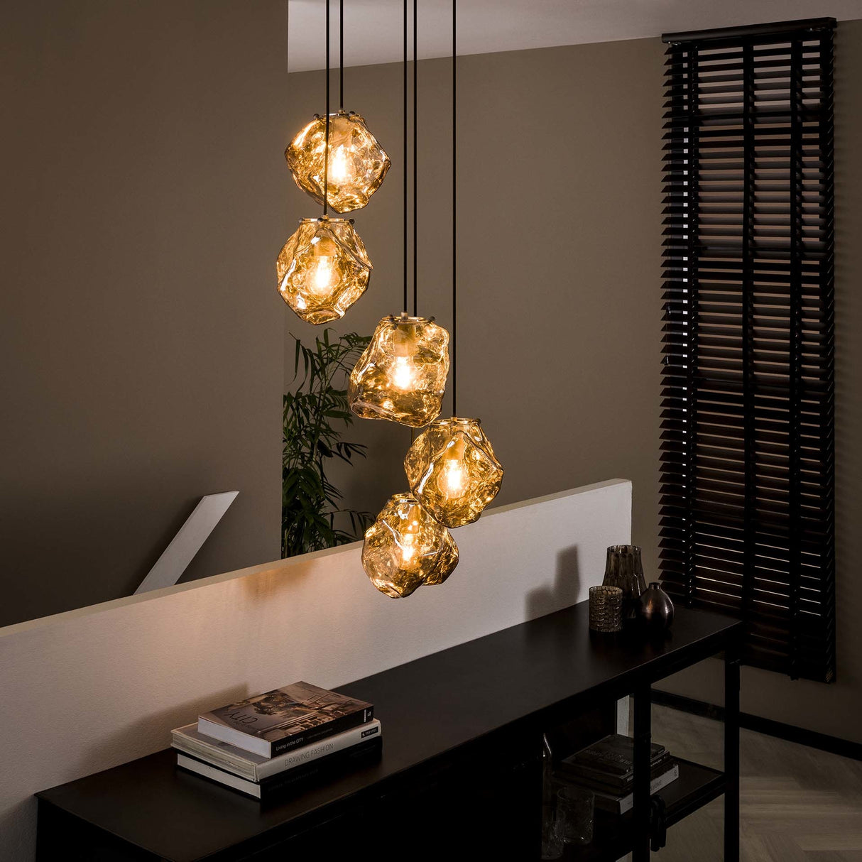 Lampada a sospensione Rocks DH Interior Cromato LxLxH 79x55x36 Vetro Foto atmosferica vista frontale diagonale