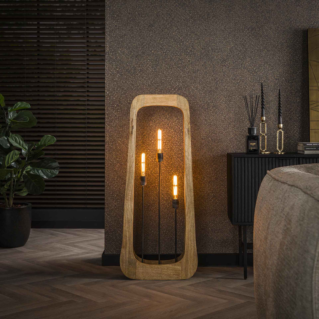 Lampada da terra Akira in legno di mango organico 3L