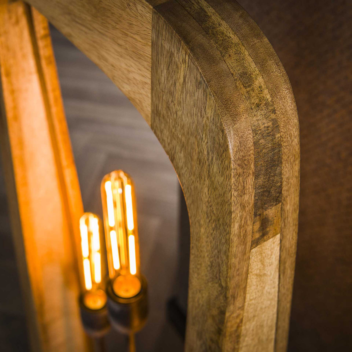 Lampada da terra Akira in legno di mango organico 3L