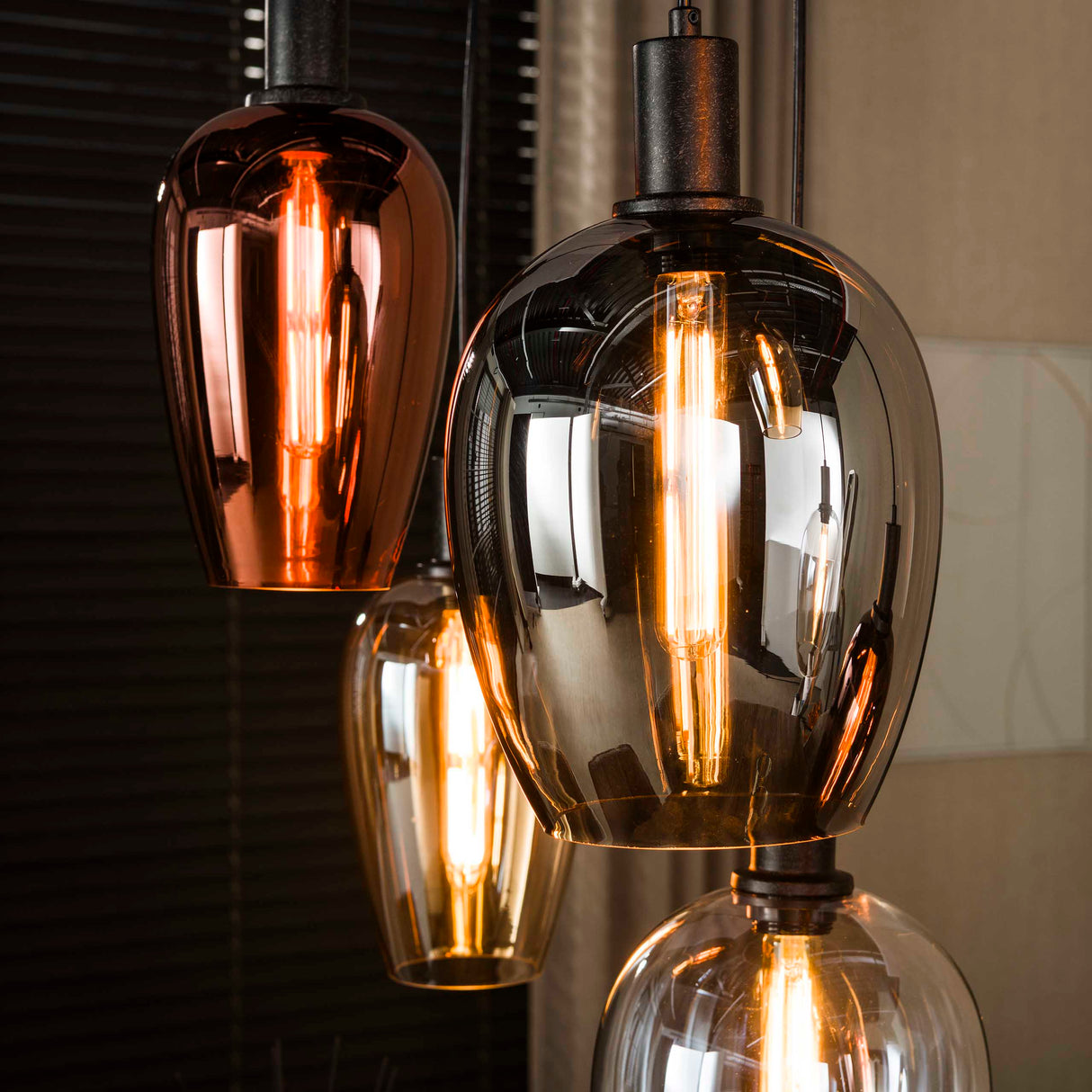 Lampada a sospensione a 7 luci in vetro colorato Ayaz