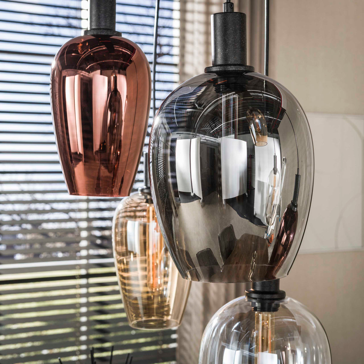 Lampada a sospensione a 7 luci in vetro colorato Ayaz