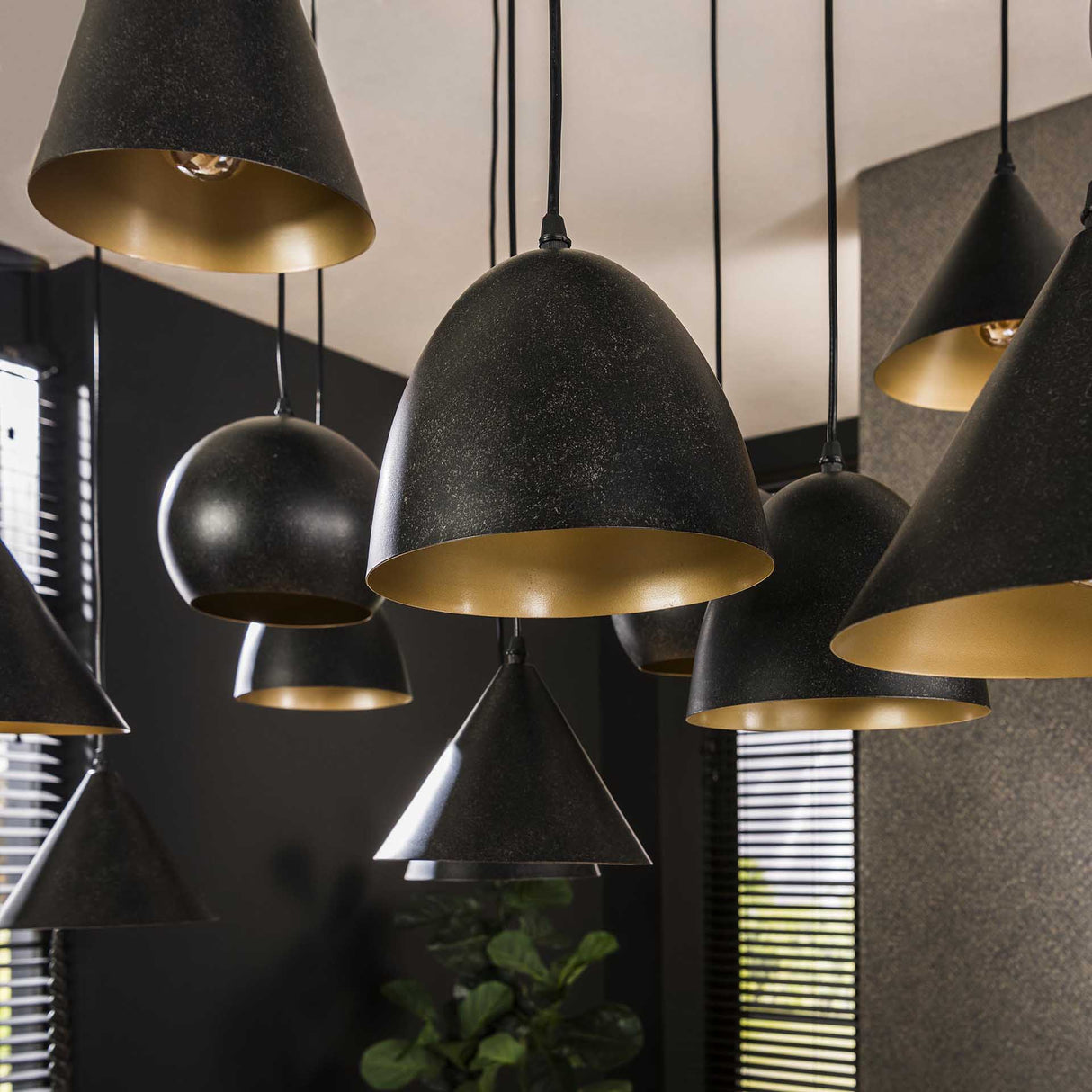 Hanglampen - Hanglamp Kane 18 - lichts metaal zwart - Dimehouse