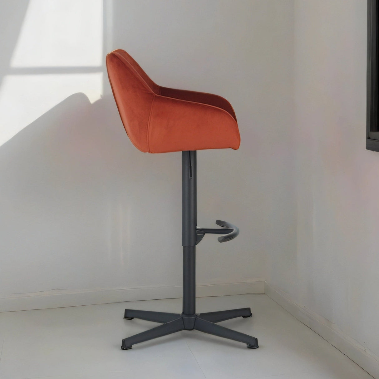 Sgabello da bar Venom in velluto color rame - Sedia da bar girevole regolabile con braccioli