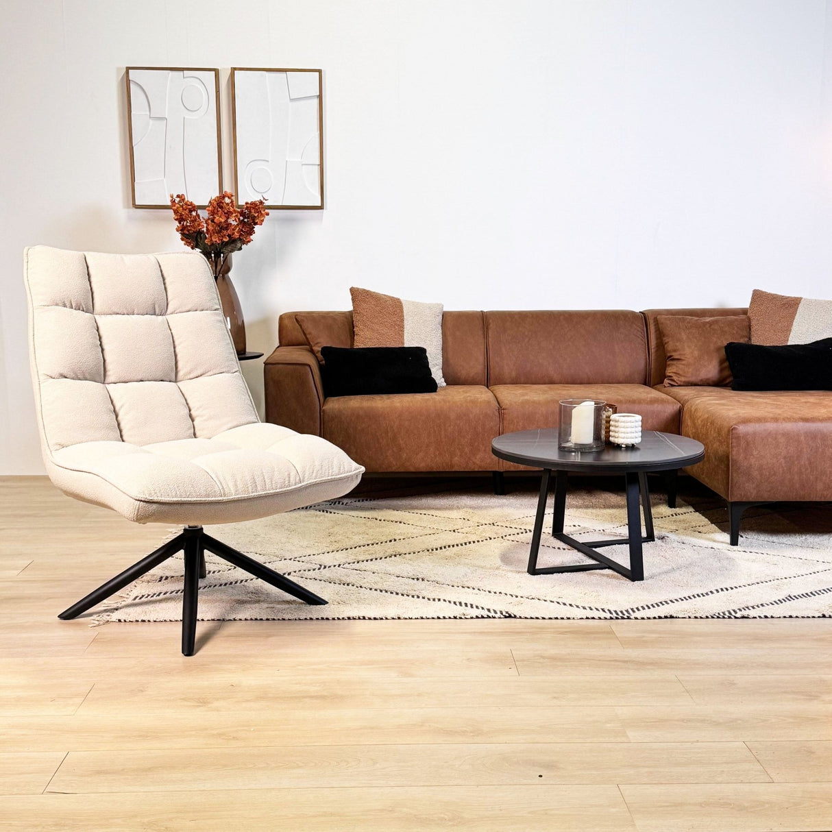 Fauteuils - Scandinavische draaifauteuil beige bouclé stof 360° draaibaar Yuki - Dimehouse