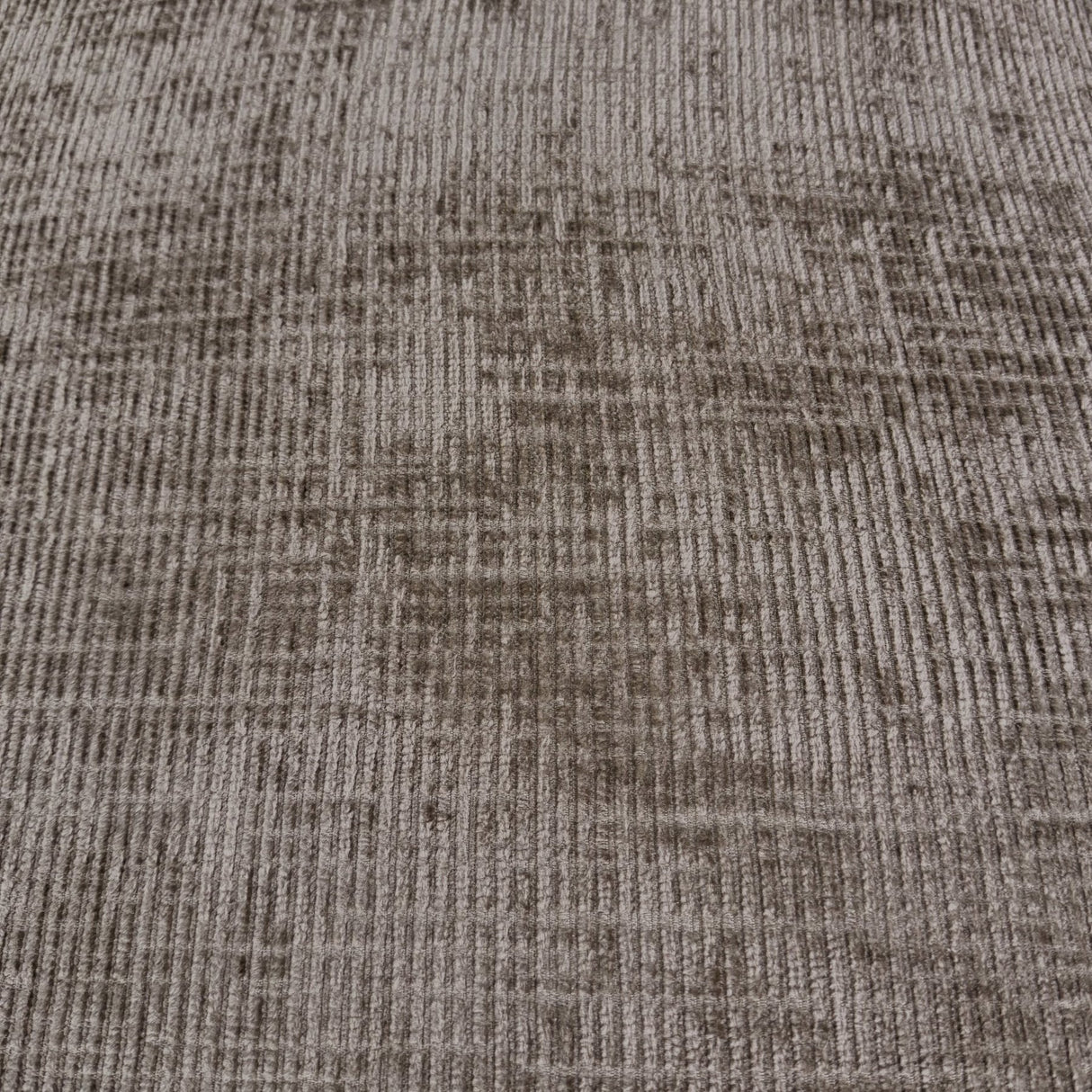 Divano angolare con chaise longue in tessuto ciniglia tortora Manon - sinistra