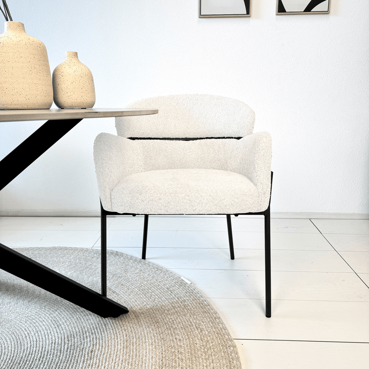 Eetkamerstoelen - Eetkamerstoel Lola Bouclé stof Crème wit met ronde rug en arm - Dimehouse
