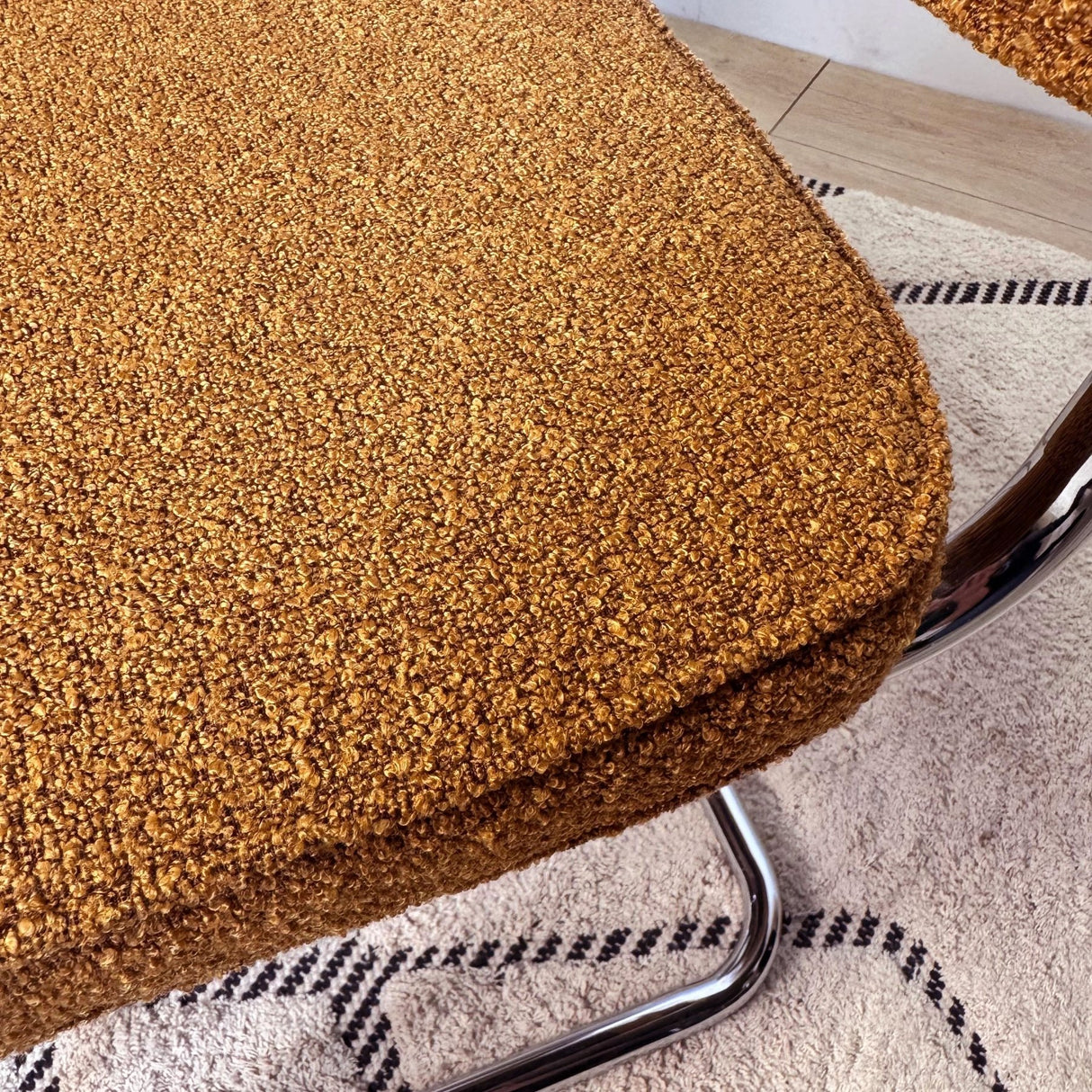 Eetkamerstoelen - Moderne Eetkamerstoel Koper Bouclé Stof Sway - Chrome Frame - Zonder Armleuningen - Dimehouse