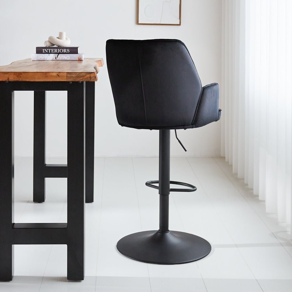 Sgabello da bar Novan velluto Dimehouse Nero LxPxH 75x58x54 Tessuto Foto suggestiva vista diagonale dal retro