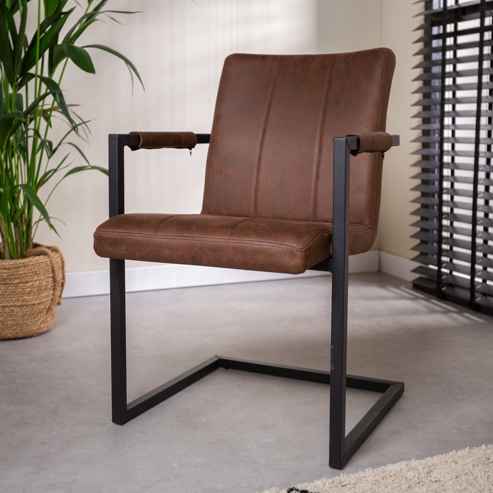 Sedia per sala da pranzo Jackson Dimehouse Marrone LxPxA 71x58x54 Tessuto Foto atmosferica vista frontale diagonale