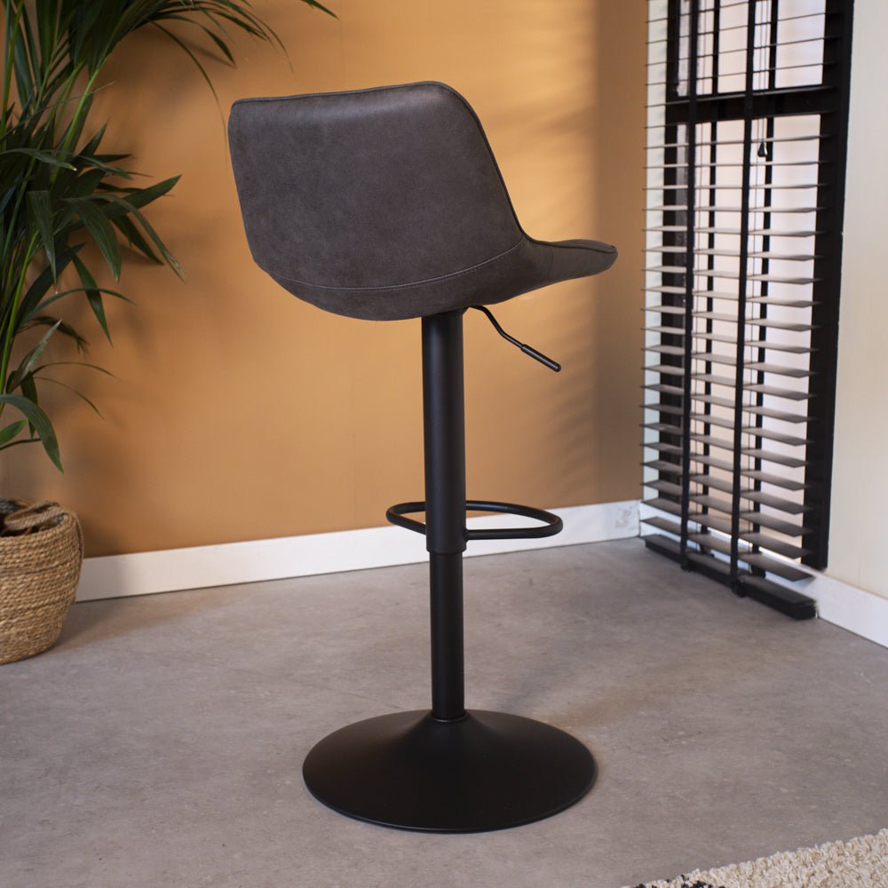 Sgabello da bar Keston Dimehouse Antracite LxPxH 82x52x39 Microfibra Foto atmosferica diagonale vista posteriore