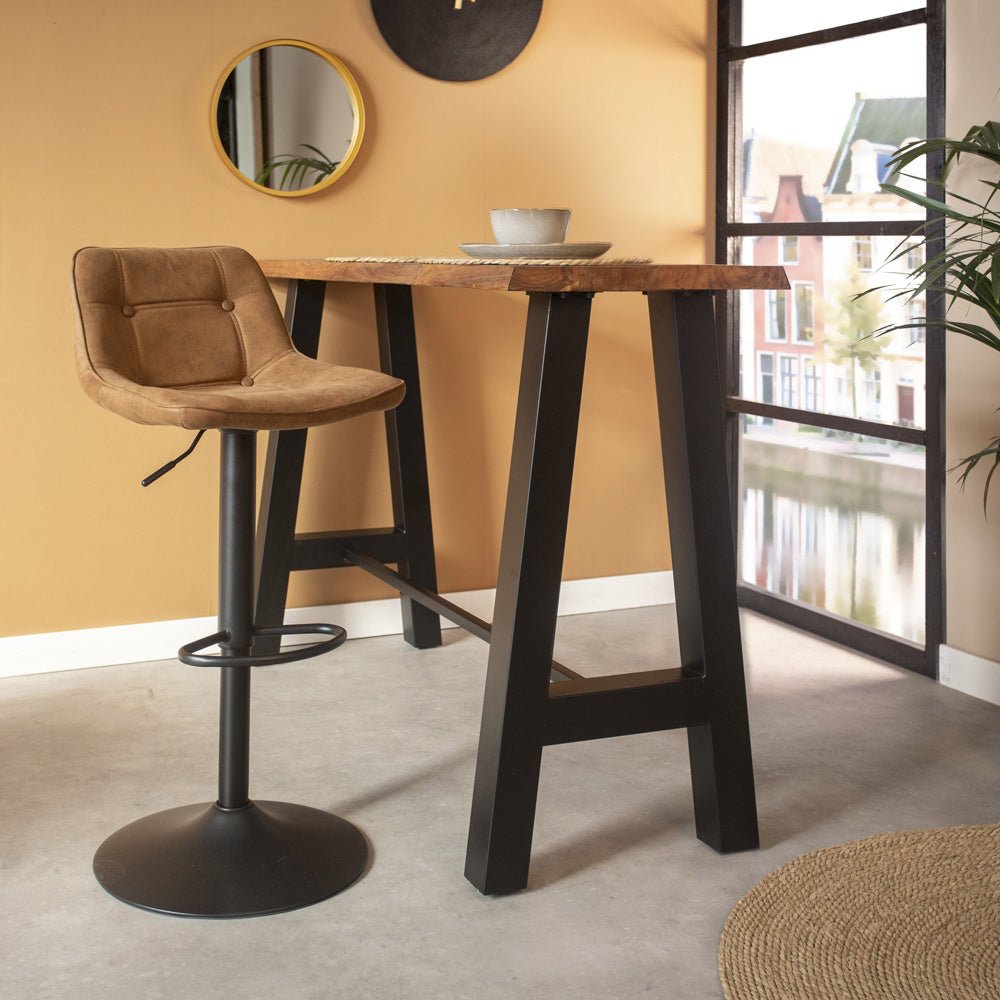 Sgabello da bar Keston Dimehouse Cognac LxLxH 82x52x39 Microfibra Foto atmosferica in situazione