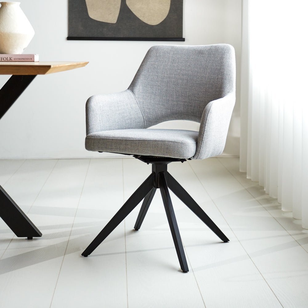Sedia per sala da pranzo Sid Dimehouse Grigio LxPxH 59x56x53 Tessuto Foto atmosferica vista diagonale frontale