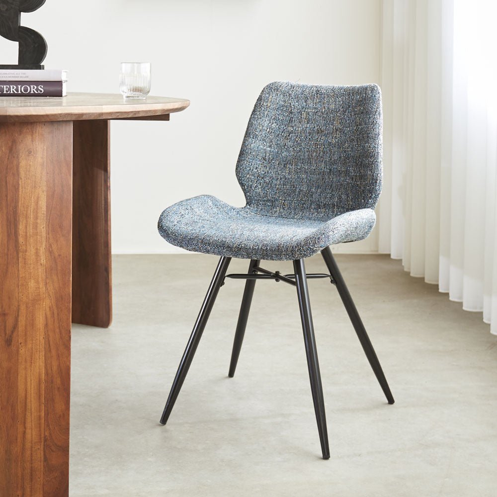 Sedia per sala da pranzo Beau ciniglia Dimehouse Blu LxPxH 72x68x50 Tessuto Foto atmosferica vista diagonale frontale