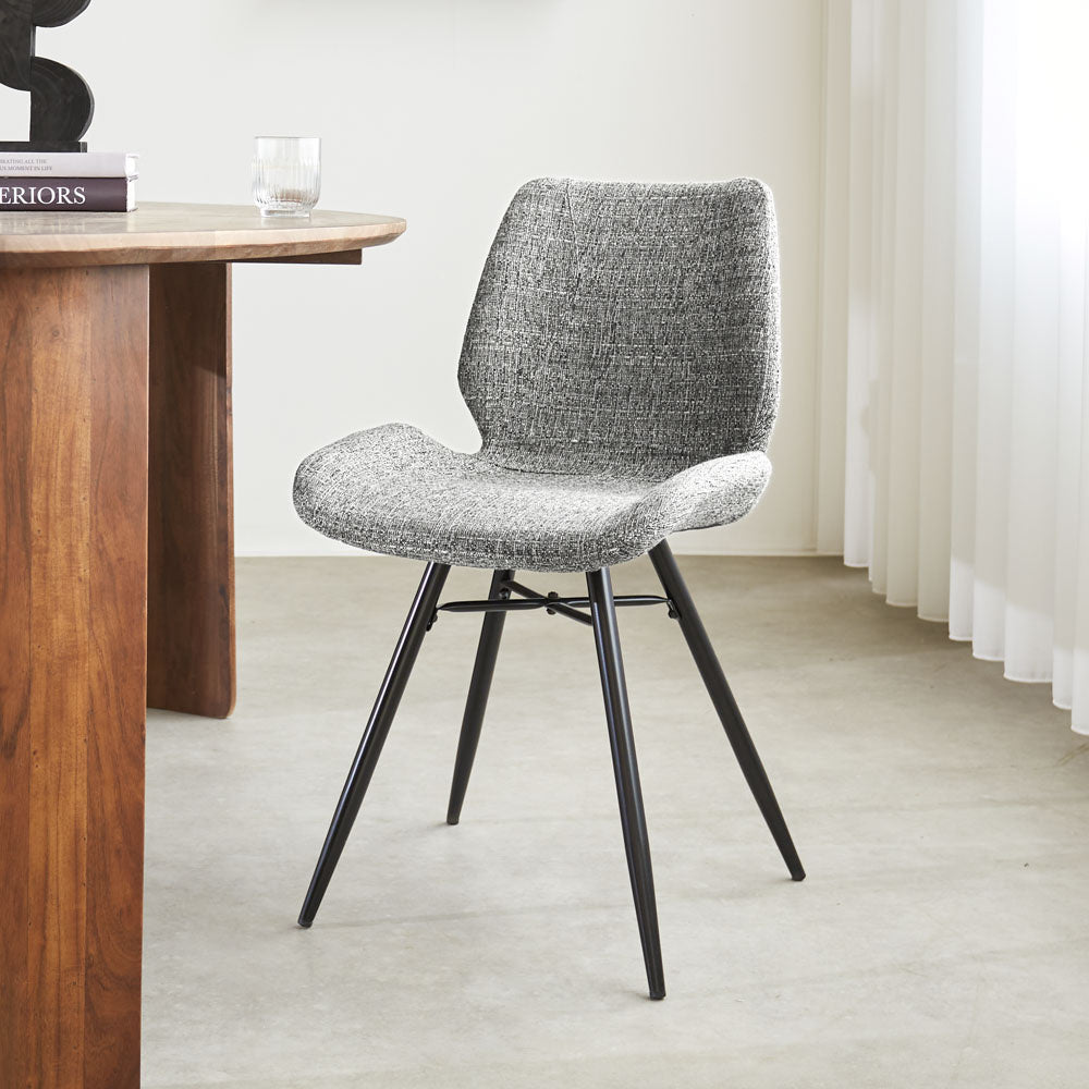 Sedia per sala da pranzo Beau ciniglia Dimehouse Grigio LxPxH 72x68x50 Tessuto Foto atmosferica vista frontale diagonale