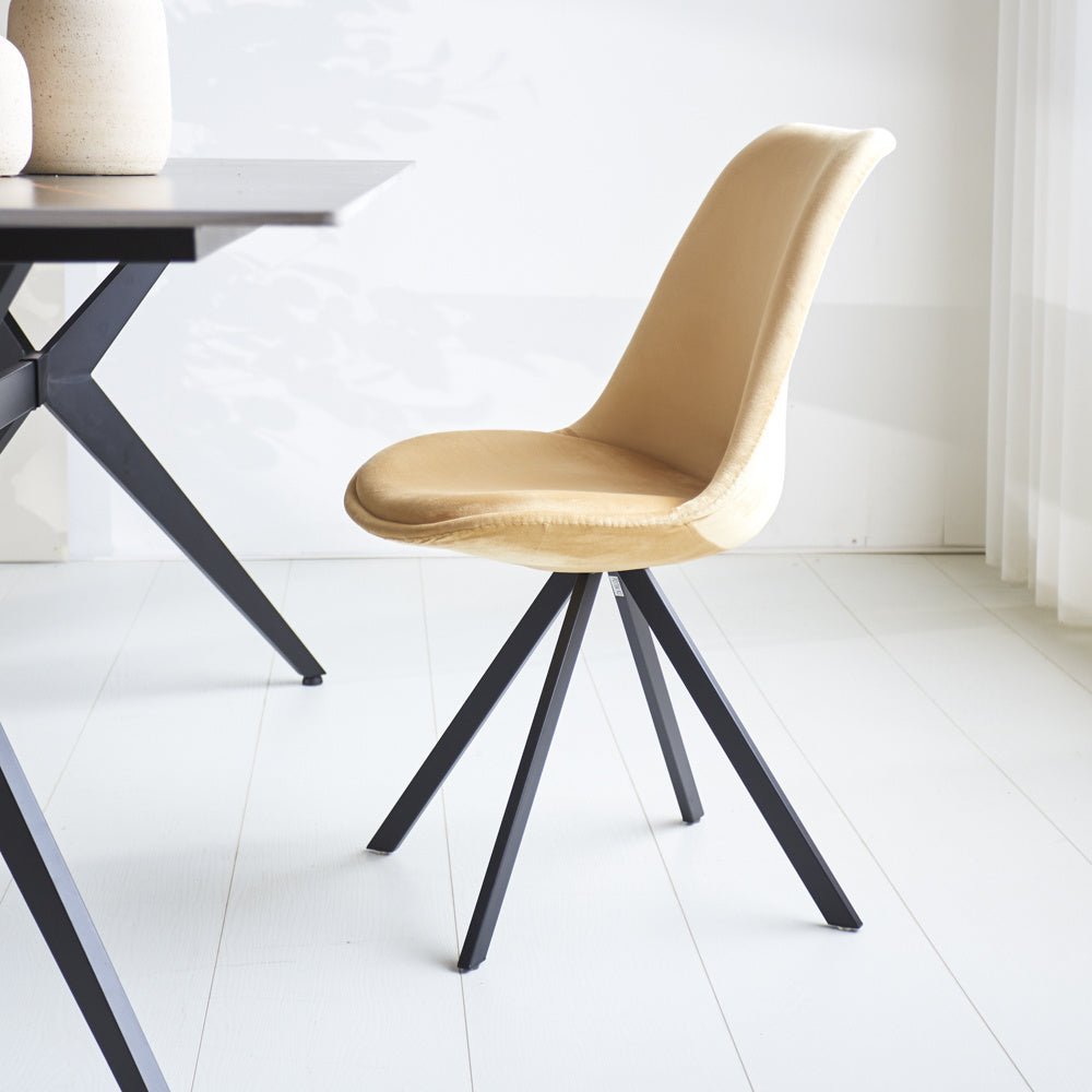 Sedia per sala da pranzo Jace Dimehouse Beige LxWxH 70x58x53 Tessuto Foto atmosferica vista laterale