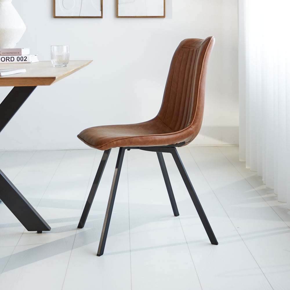 Sedia per sala da pranzo Jimmy Ecopelle Dimehouse Cognac LxPxH 75x57x51 Ecopelle Foto atmosferica vista laterale