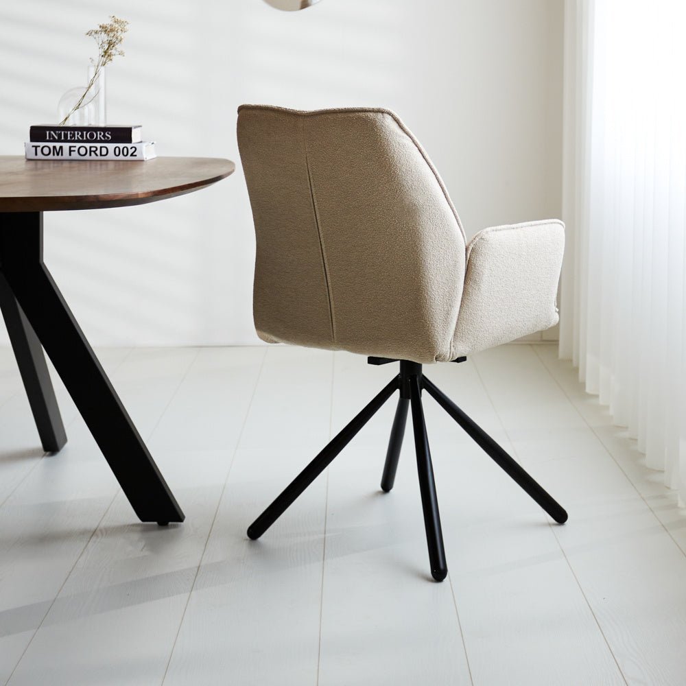 Sedia per sala da pranzo Novan bouclé Dimehouse Beige LxPxA 67x59x57 Tessuto Foto suggestiva vista diagonale dal retro