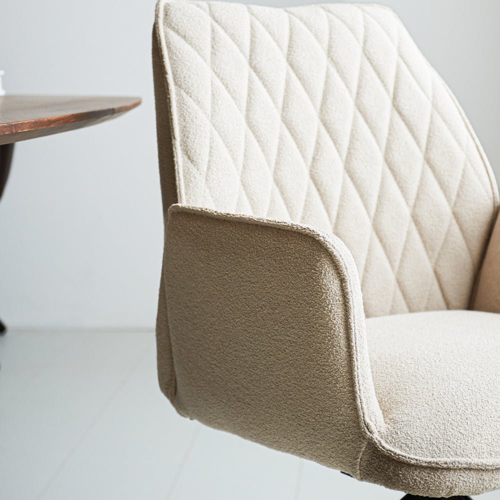 Sedia per sala da pranzo Novan bouclé Dimehouse Beige LxWxH 67x59x57 Tessuto Dettaglio fotografico atmosferico
