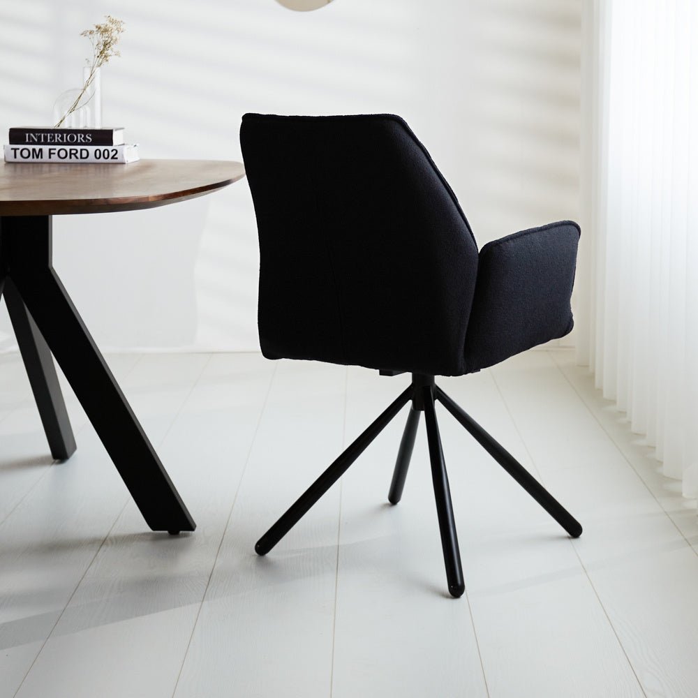 Sedia per sala da pranzo Novan bouclé Dimehouse Nero LxPxA 67x59x57 Tessuto Foto suggestiva vista diagonale dal retro