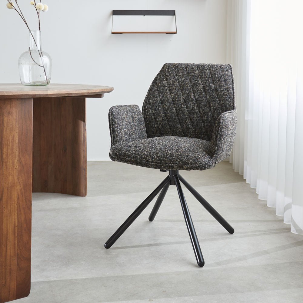 Sedia per sala da pranzo Novan in ciniglia Dimehouse Nero LxPxH 71x64x56 Tessuto Foto atmosferica vista frontale diagonale