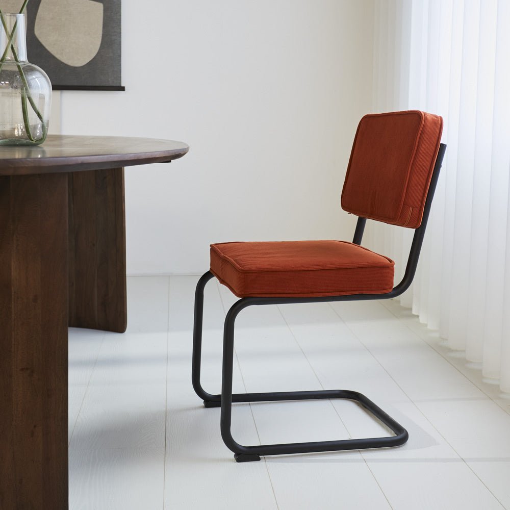 Sedia per sala da pranzo Remo in tessuto cannettato Dimehouse Ruggine LxPxH 56x55x52 Tessuto a coste Foto atmosferica vista laterale