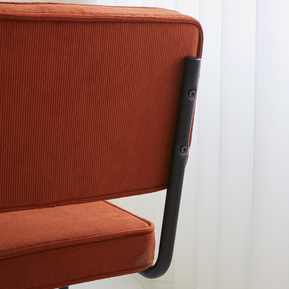 Sedia per sala da pranzo Remo in tessuto cannettato Dimehouse Ruggine LxPxH 56x55x52 Tessuto a coste Dettaglio fotografico atmosferico