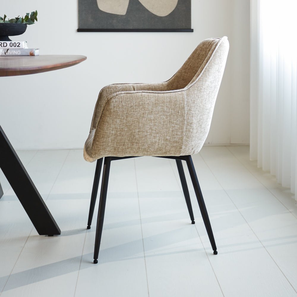 Sedia per sala da pranzo Sev Dimehouse Beige LxWxH 68x62x61 Tessuto Foto atmosferica vista laterale