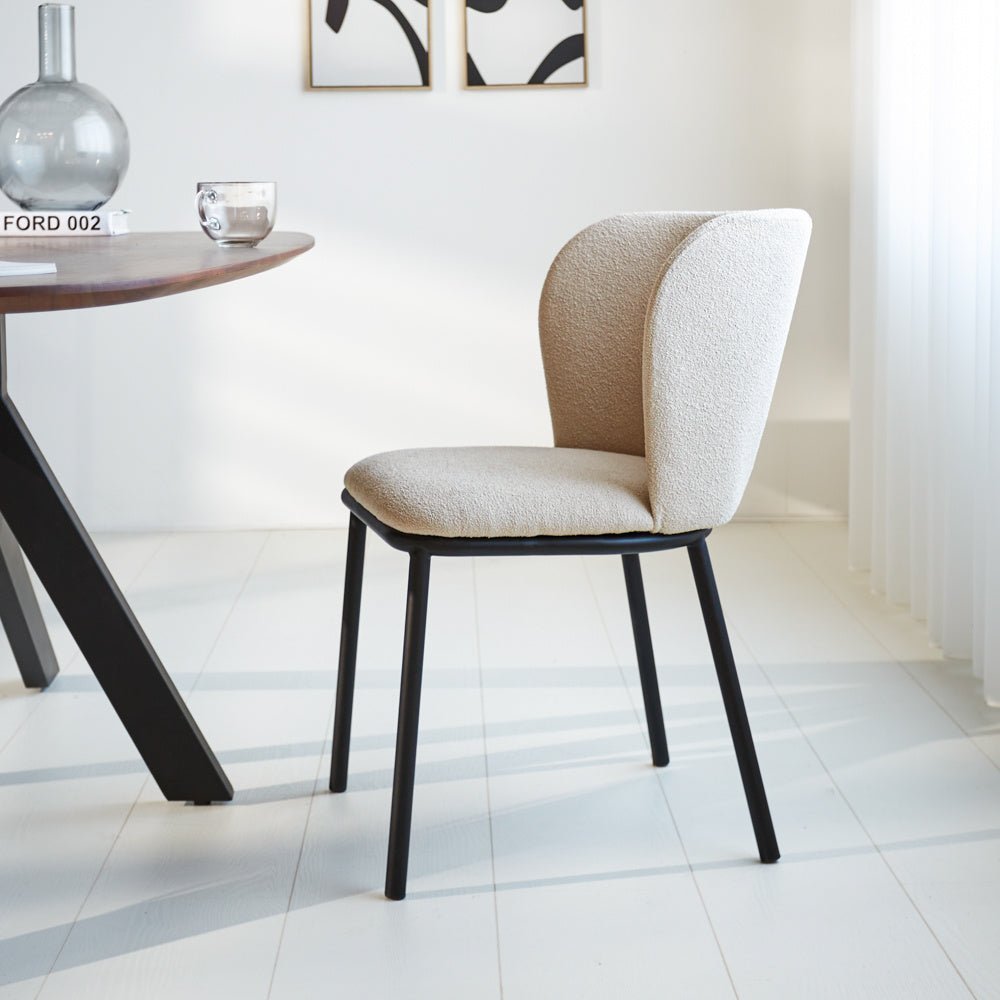 Sedia per sala da pranzo Tess Dimehouse Beige LxWxH 65x62x56 Tessuto Foto atmosferica vista laterale