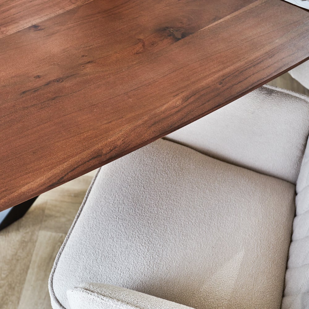 Tavolo da pranzo Parigi Dimehouse Marrone LxPxH 205x105x8 Legno di acacia Dettaglio fotografico atmosferico