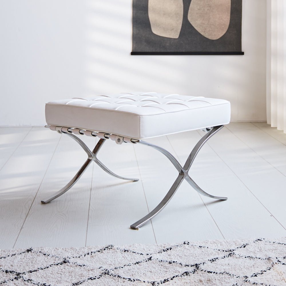 Poggiapiedi Expo Premium Dimehouse Bianco LxPxH 63x62x36 Pelle Foto suggestiva vista diagonale frontale