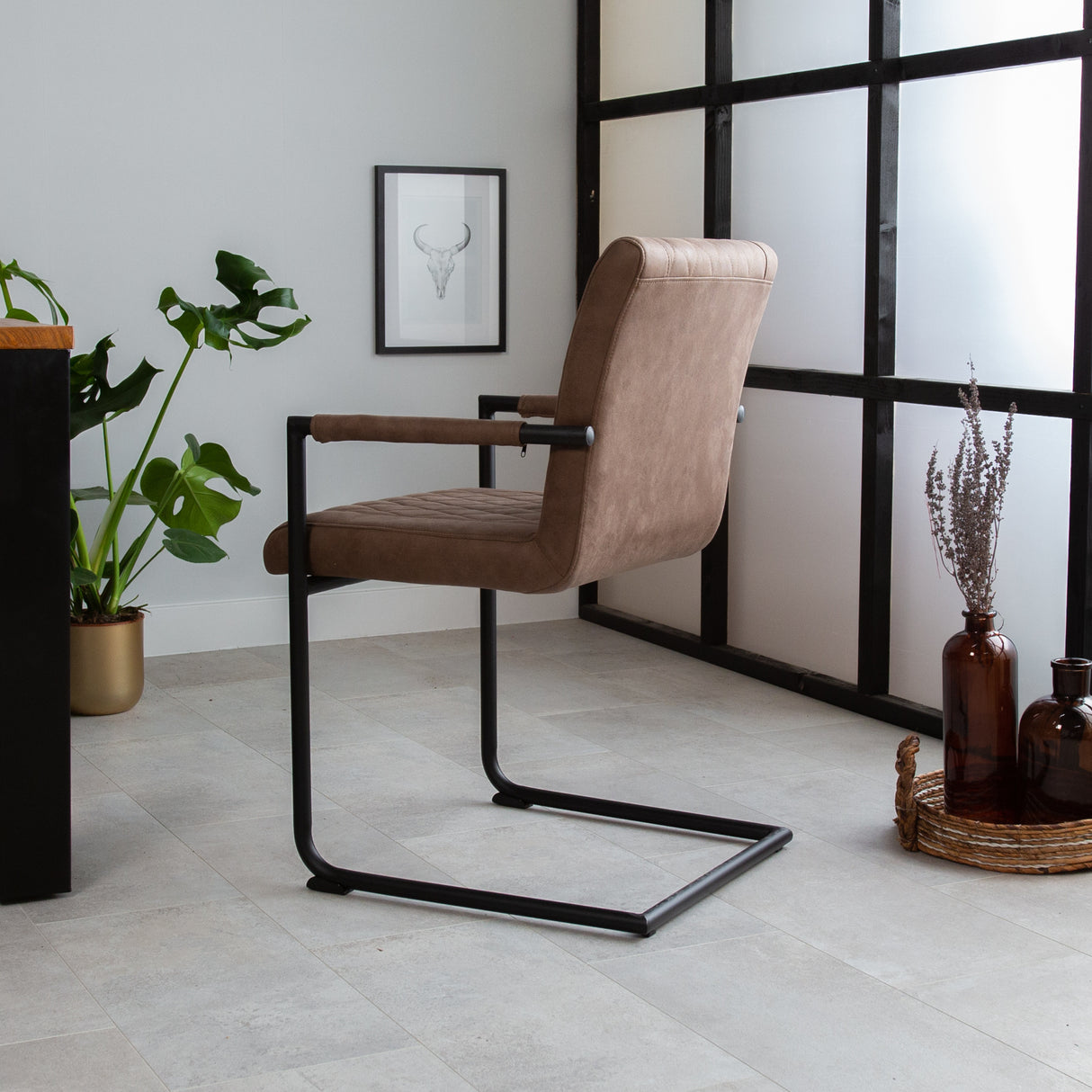 Sedia per sala da pranzo Dean Dimehouse Taupe LxWxH 70x58x57 Tessuto Atmosferica foto diagonale vista posteriore