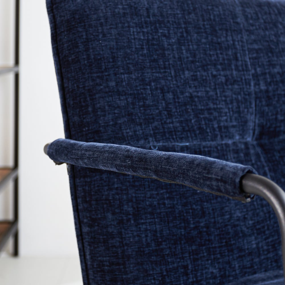 Poltroncina Hailey in ciniglia Dimehouse Blu LxLxH 66x64x37 Tessuto Foto di dettaglio atmosferico