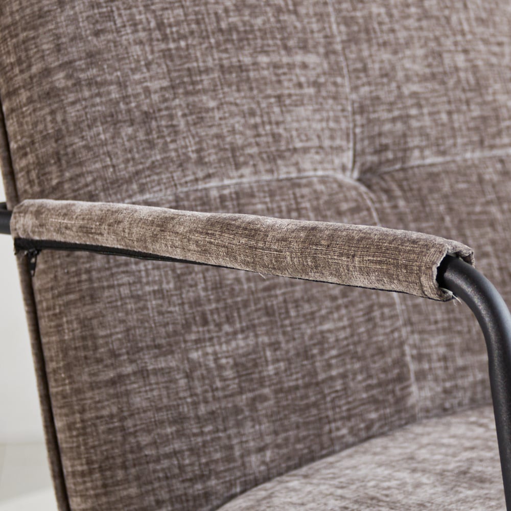 Poltroncina Hailey in ciniglia Dimehouse Tessuto grigio LxPxH 66x64x37 Dettaglio fotografico atmosferico