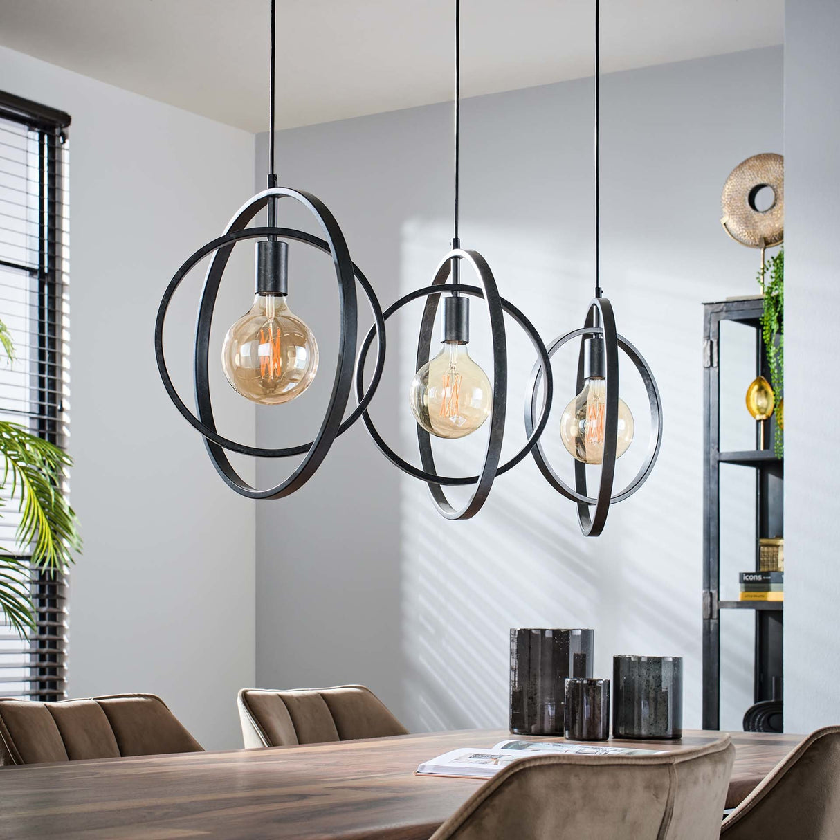 Lampada a sospensione Otan DH Interior Carbone LxPxA 129x46x11 Metallo Foto atmosferica vista frontale diagonale