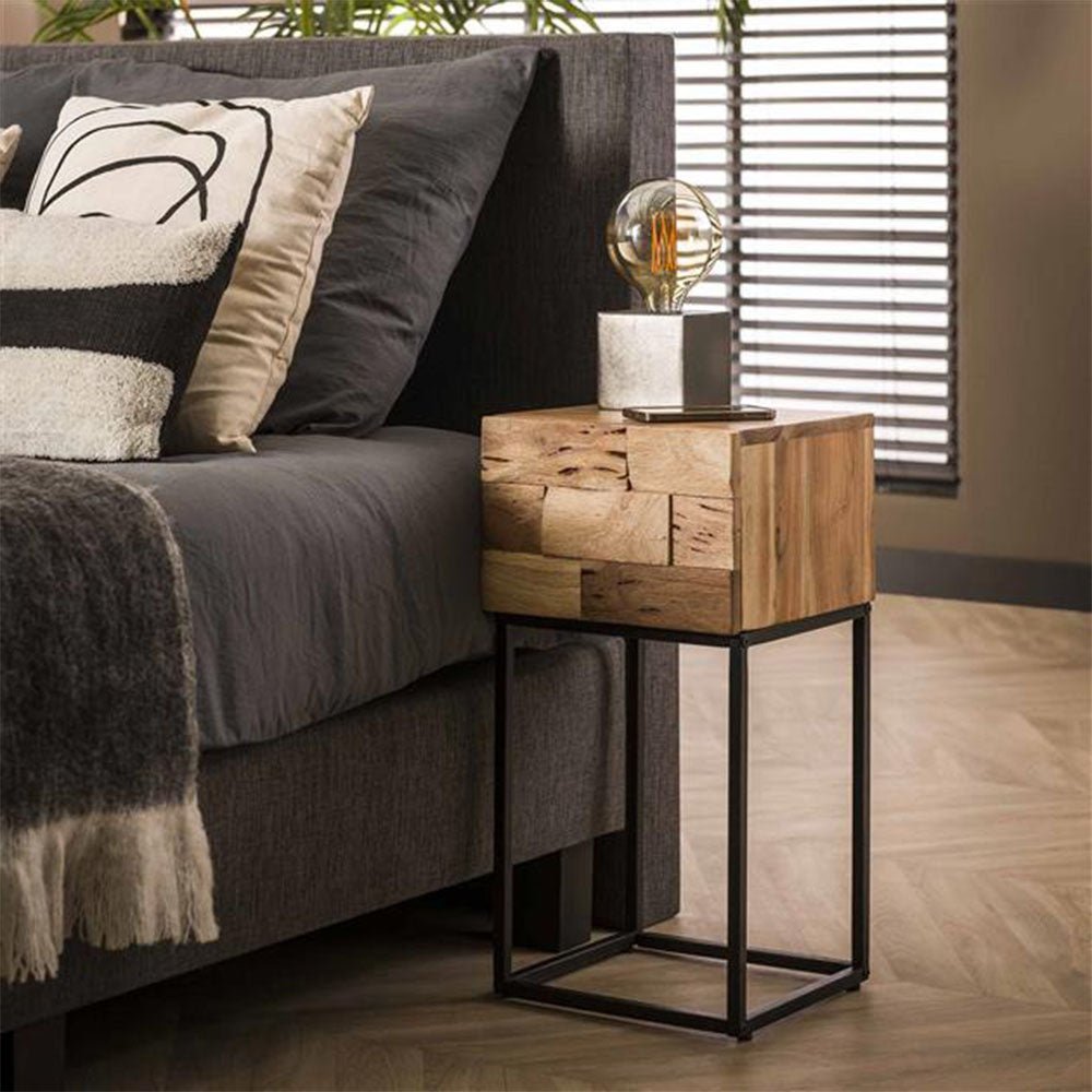 Comodino Anna-Sophie DH Interior Acacia LxLxH 44x35x28 Legno di acacia Foto atmosferica vista frontale diagonale