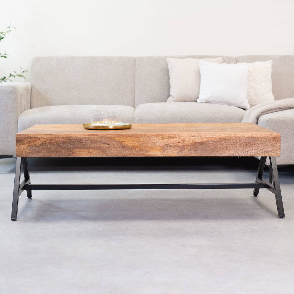 Tavolino Avia Dimehouse Marrone LxPxH 125x80x16 Legno di mango Vista frontale della foto suggestiva